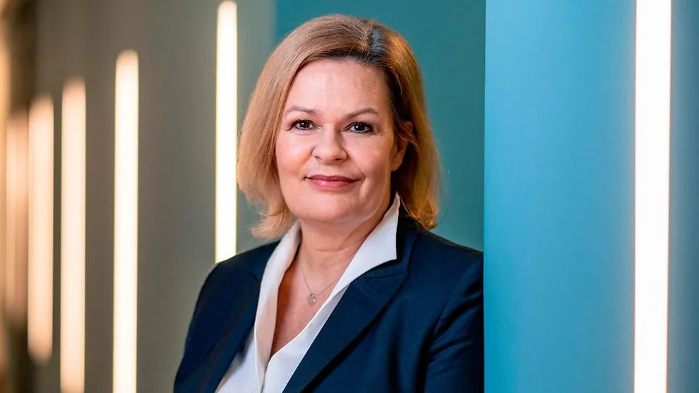 Innenministerin will Polizisten mit AfD-Nähe entlassen