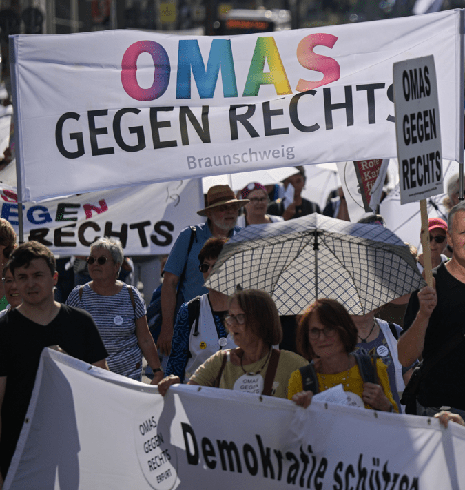 23.000 Euro Fördergeld für Omas gegen Rechts