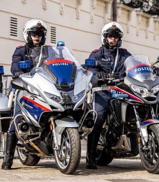 Polizeibericht: Drogenlenker mit Tankwagen auf A23