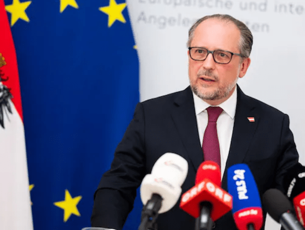 Schallenberg hält Regierungs-Erklärung. Ja, wirklich.