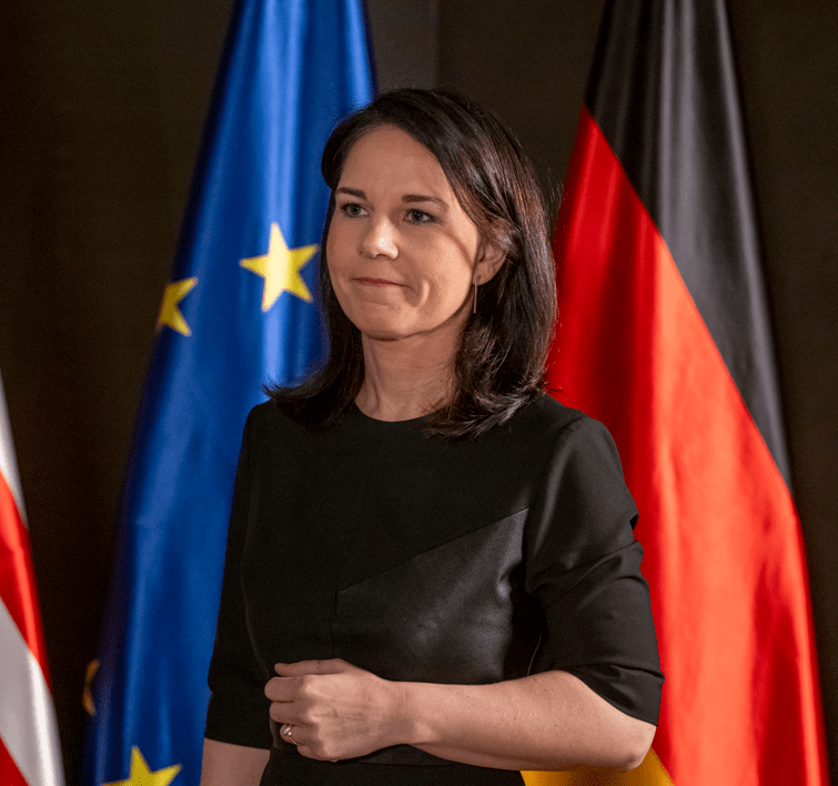 Baerbock plaudert aus, wer nach der Wahl Milliarden bekommt