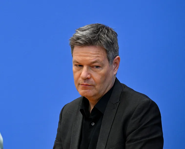 Alarm: Deutsche Wirtschaft schrumpfte erneut!