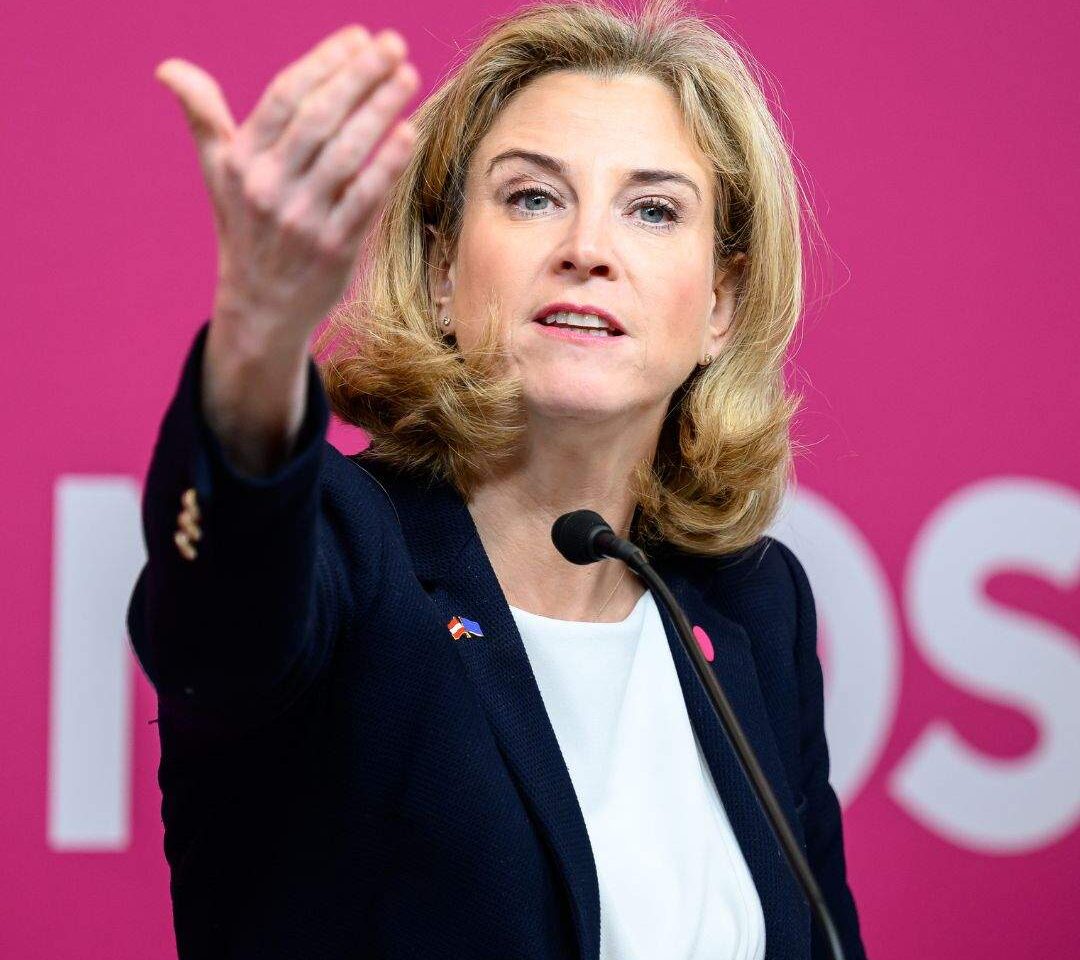NEOS Anspruch auf Vizekanzleramt – Vom einstigen Verhandlungspartner zum politischen Schlüsselspieler?