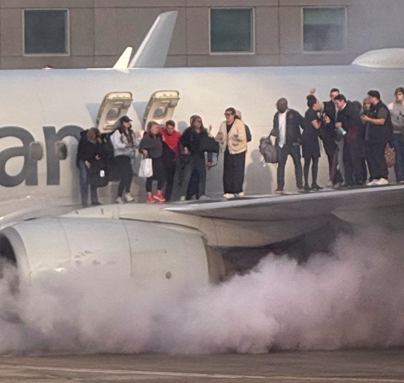 Feuer im Jet: Passagiere retten sich über die Tragfläche