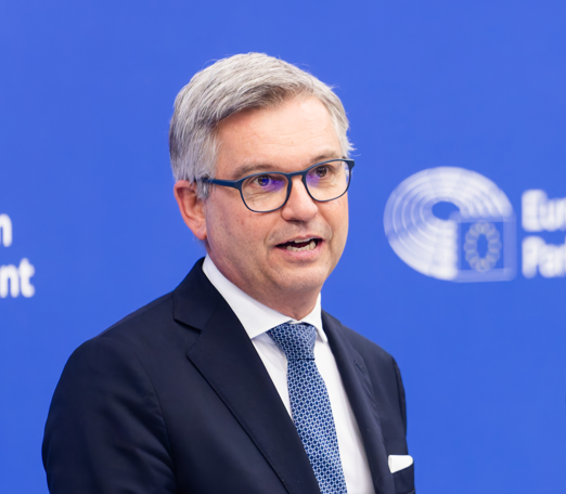 Mehr Abschiebungen, Pass-Abnahme: Die neuen Asyl-Regeln der EU
