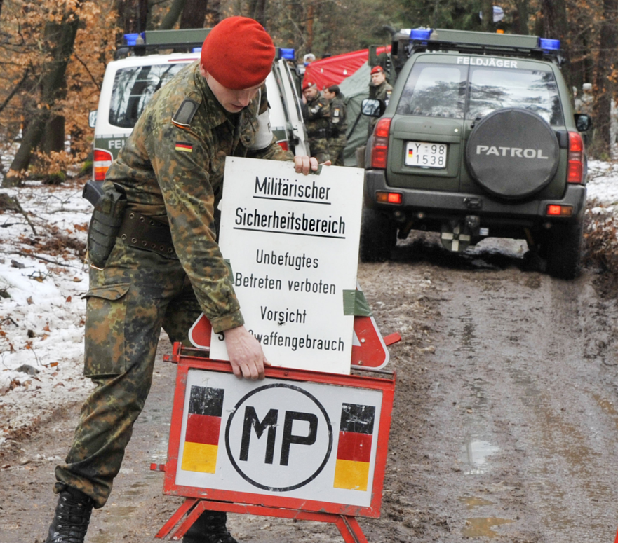 Bundeswehr bewacht Kasernen nicht selbst: 654 Millionen an Kosten