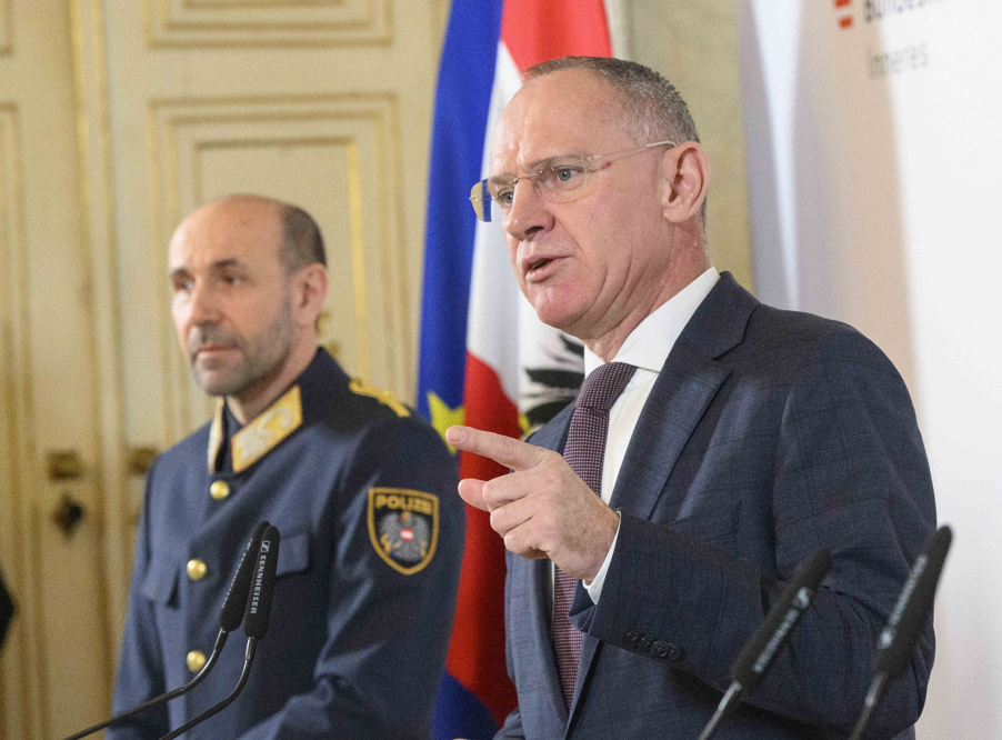 Asyl-Stopp: Innenminister Karner informiert Brüssel