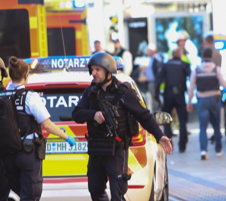 Terror in Mannheim: Mit Auto in Menschenmenge gerast!
