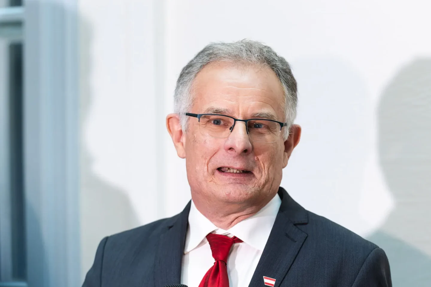 Erster Streit in der Koalition: Finanzminister will Strom verteuern