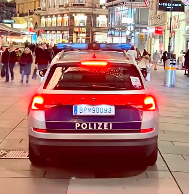 Terror-Alarm: SUV raste durch Badens Fußgeherzone