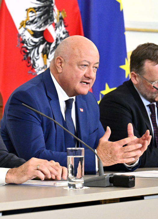 Neuer Budget-Schock für Stocker: 2 Milliarden zusätzlich fehlen