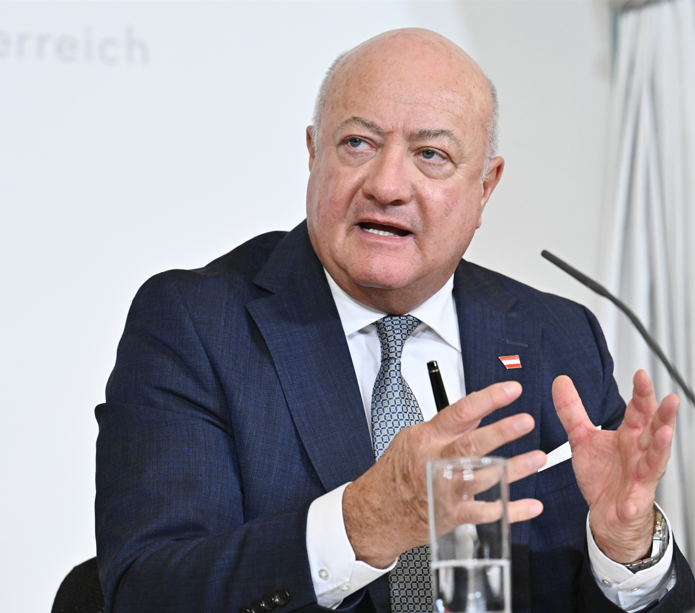 Nächste schlechte Nachricht von Stocker: Sparkurs länger als 2027!