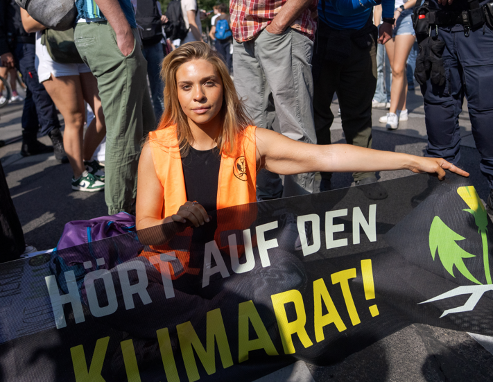 Klima-Rebellin Windl spottet über Polizei: „Wie ein Furz“
