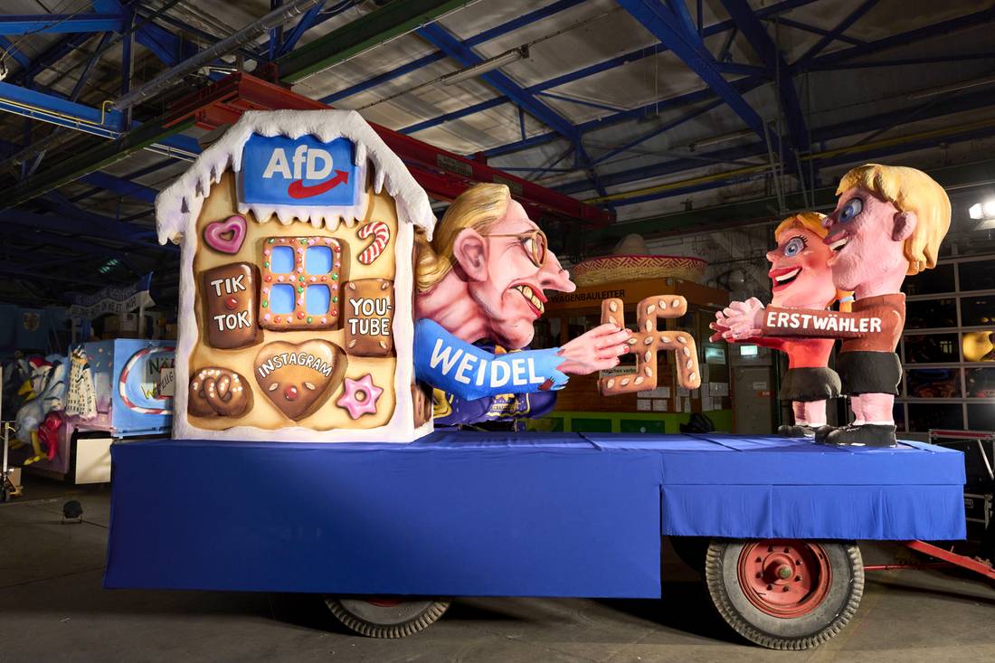 AfD-Chefin als Nazi-Hexe mit Hakenkreuz auf Karnevalswagen!