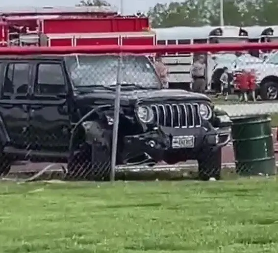 Mit Jeep durch Schule gerast: Vier Mädchen getötet