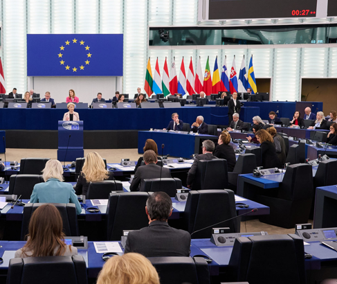 Spionage-Angst : EU-Politiker erhalten Handy-Schutzhüllen