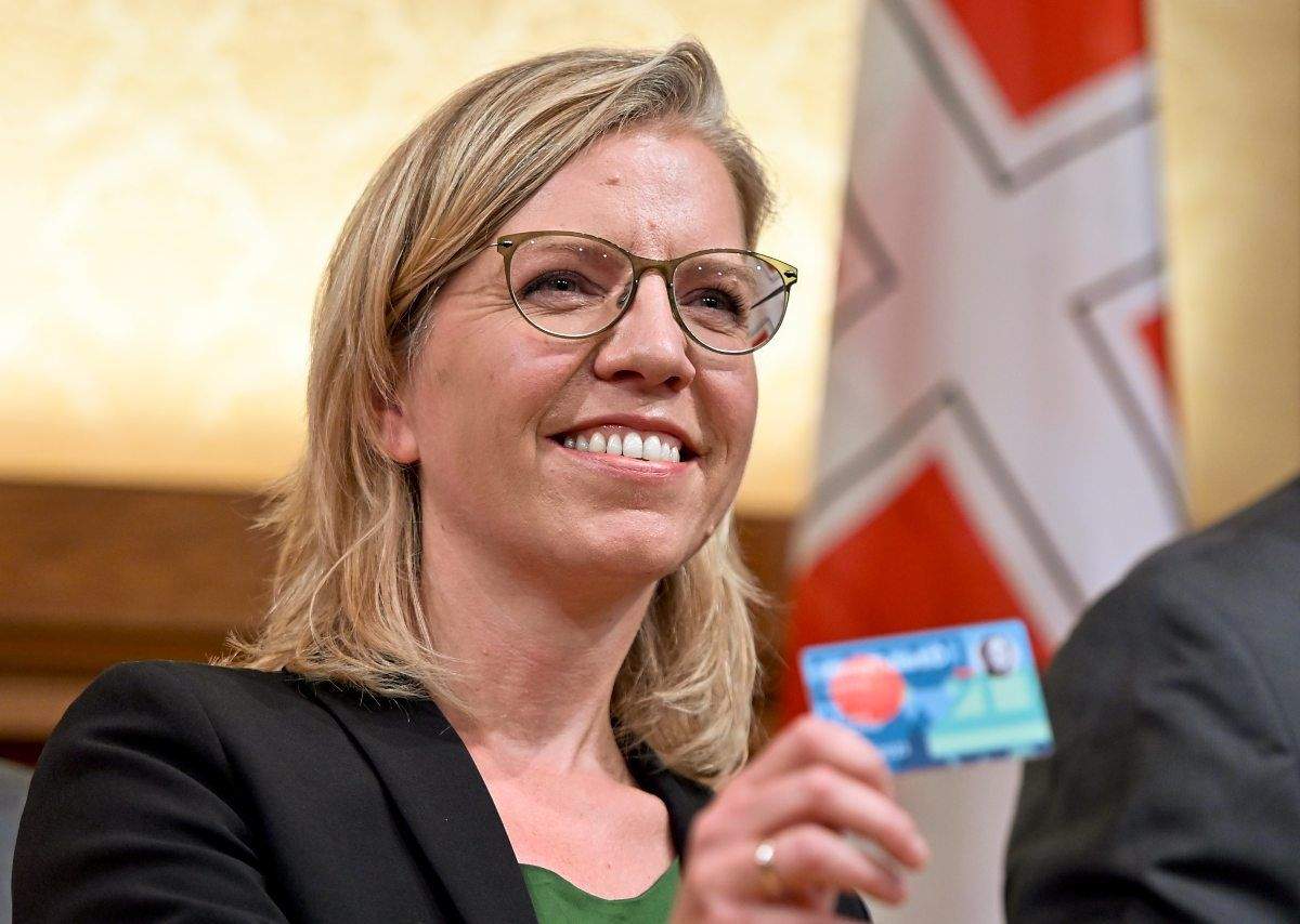 Klimaticket: Regierung stellt Gewesslers Leuchtturm-Projekt ein