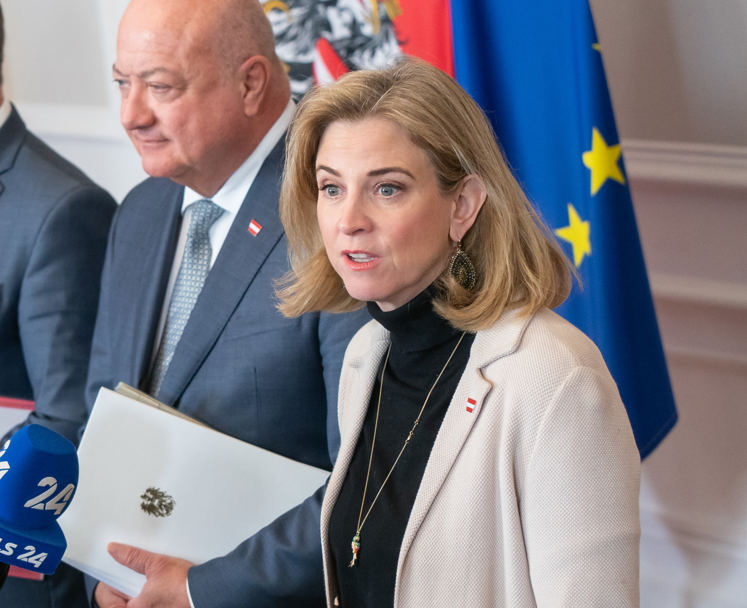 Krieg um die Ukraine: Meinl-Reisinger für „Allianz der Willigen“