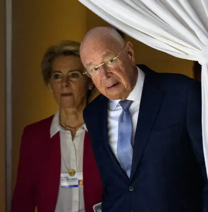 Von wegen „freiwilliger Rückzug“: Ermittlungen gegen Klaus Schwab