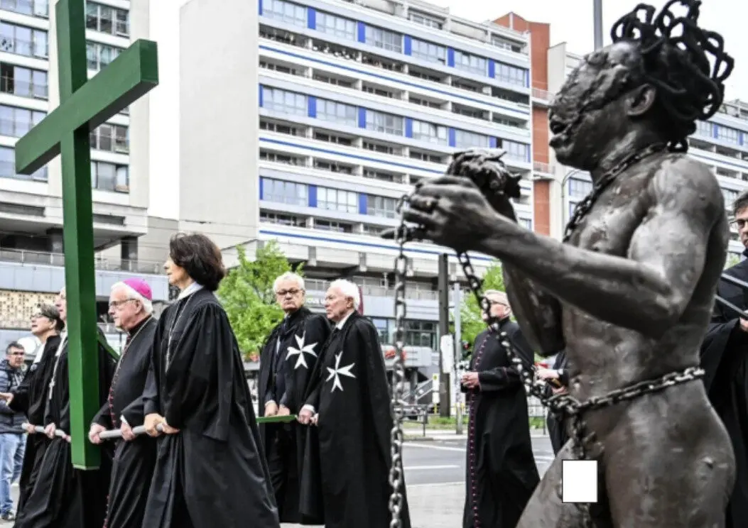Kirche lässt nackten Trans-Künstler an Jesus gedenken