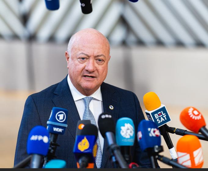 Feuer am Dach: Kanzler Stocker befiehlt Budget-Krisengipfel
