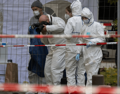 Bei Ostereinkauf: Täter sticht auf Kundin und Shop-Mitarbeiter ein