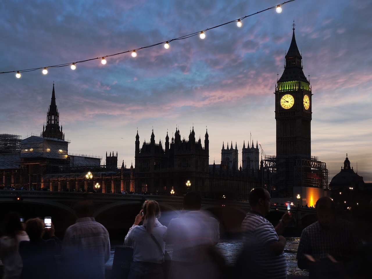 Ab Mittwoch gelten diese neuen Regeln für Reisen nach Großbritannien