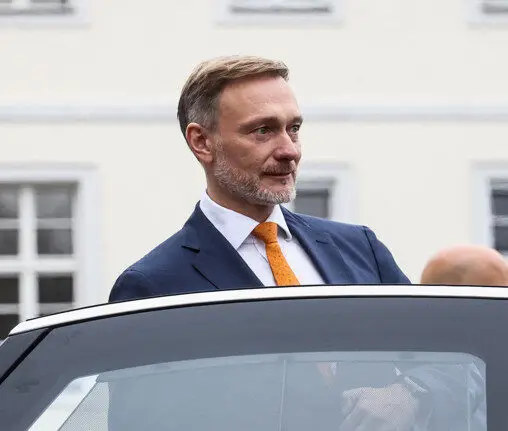 Ex-Finanzminister überfährt und tötet Hund