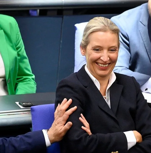 Zeitung meint: Lachen sei jetzt auch „gesichert“ rechts