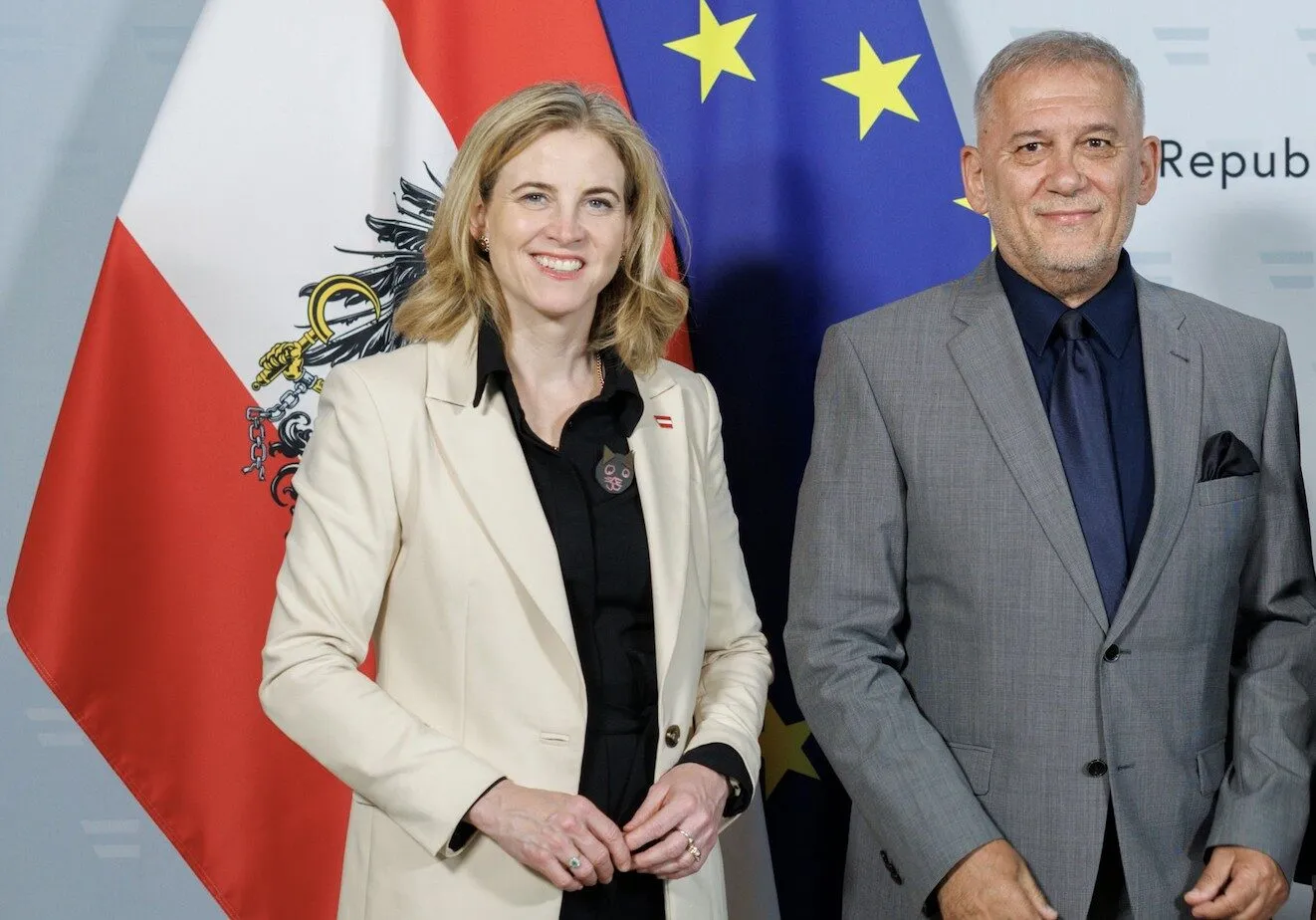 Nach „Sado-Maso“-Affäre die nächste Diplomaten-Bombe: Albaniens „Plagiats“-Botschafter mit möglicher Geheimdienstvergangenheit