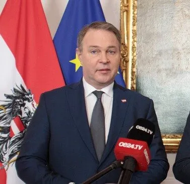 Auch Babler ließ sich Visagisten vom Steuerzahler finanzieren