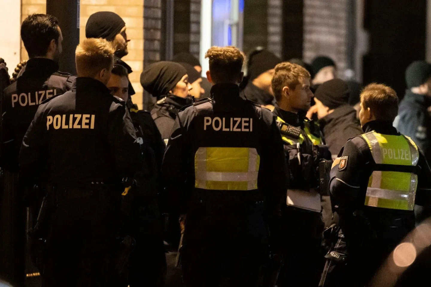 13-Jährige sticht Pflegerin nieder – Islamistische Hintergründe?
