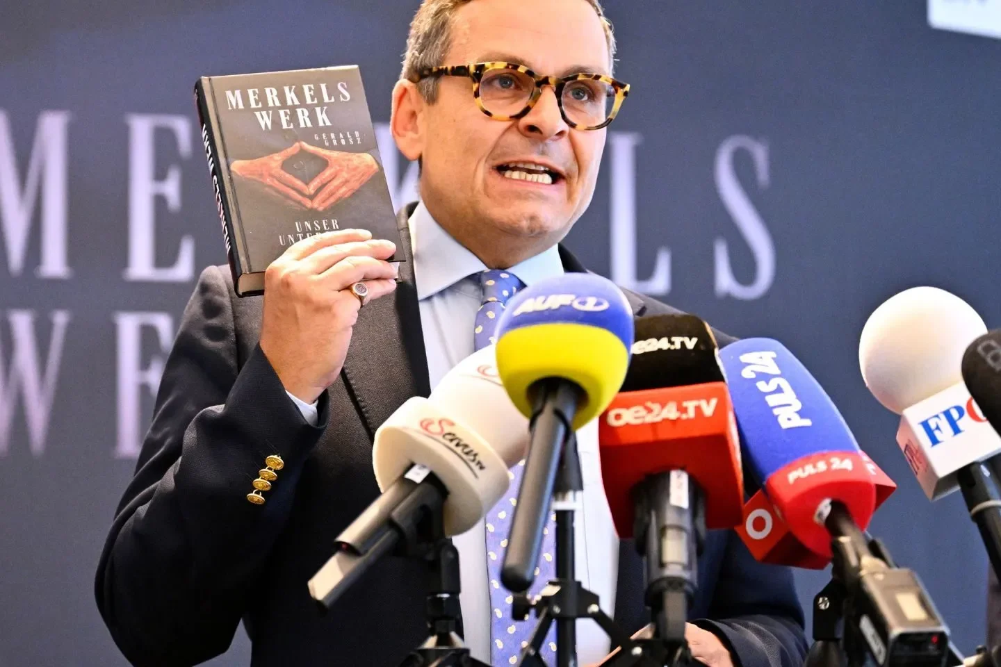 „Merkels Werk – Unser Untergang“: Grosz entfacht Polit-Feuer