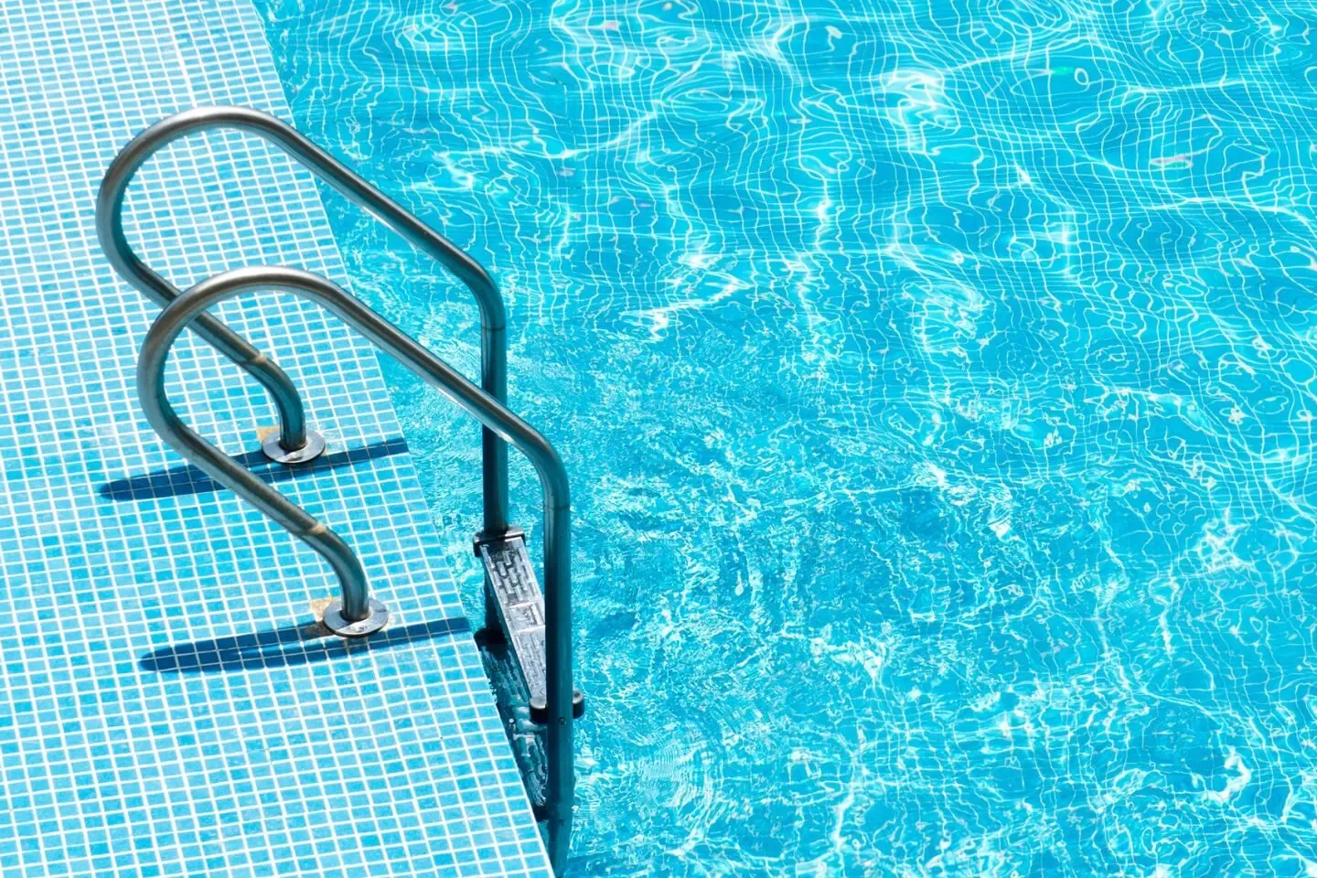 Schock im Freibad: Sechsjähriges Mädchen missbraucht – Täter gefasst!
