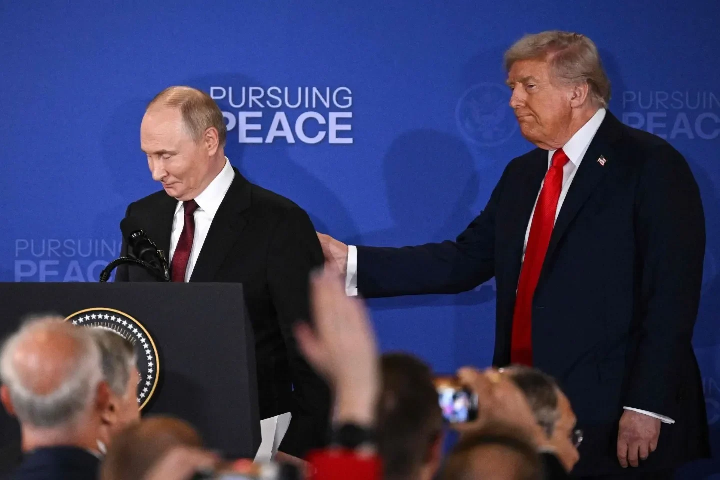Show statt Substanz: Trump und Putin ohne Fortschritt bei Waffenruhe