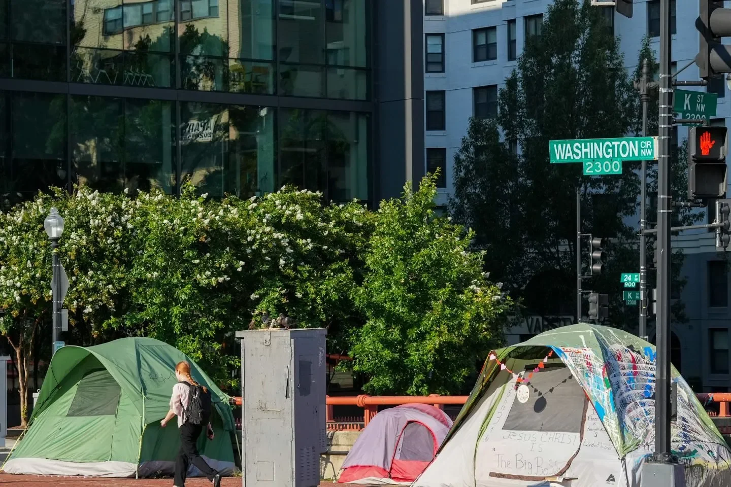 „Sofort weg!“ – Trump will Obdachlose aus Washington rauswerfen