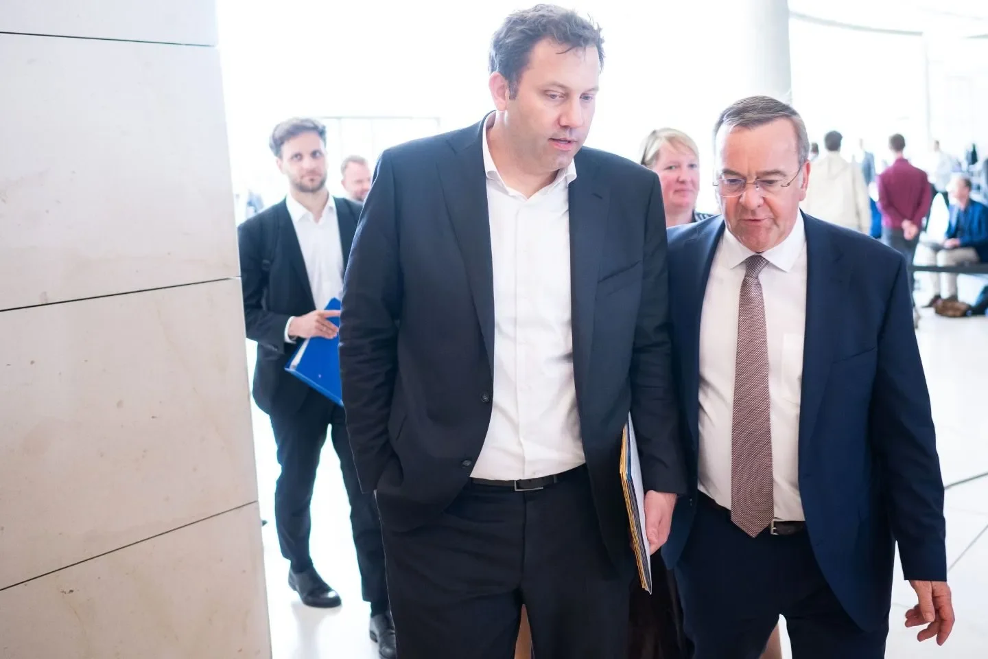 Zoff in Deutscher Regierung: Klingbeil streicht Pistorius 10 Milliarden für die Ukraine!