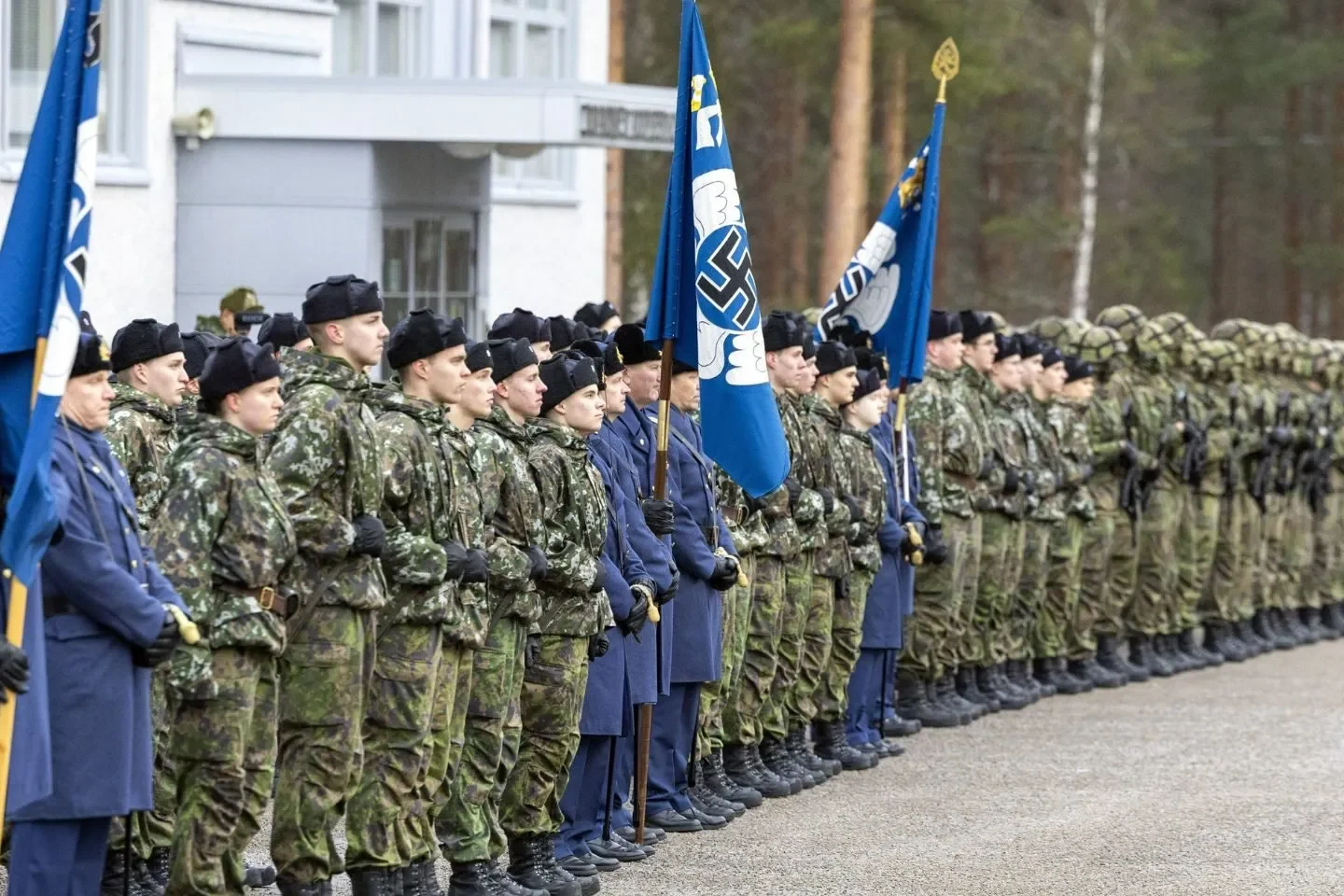 Verwirrung um Nazi-Symbol: Warum Finnland die Hakenkreuz-Flagge nutzt