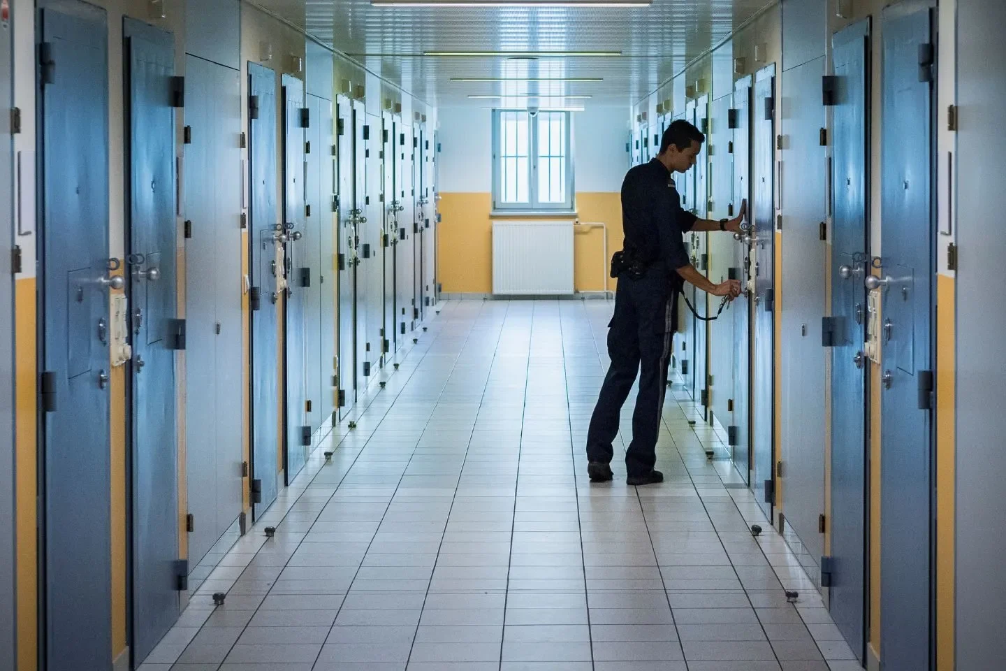 Sparen auf Kosten der Sicherheit? Was Österreichs Gefängnisreform wirklich bedeutet