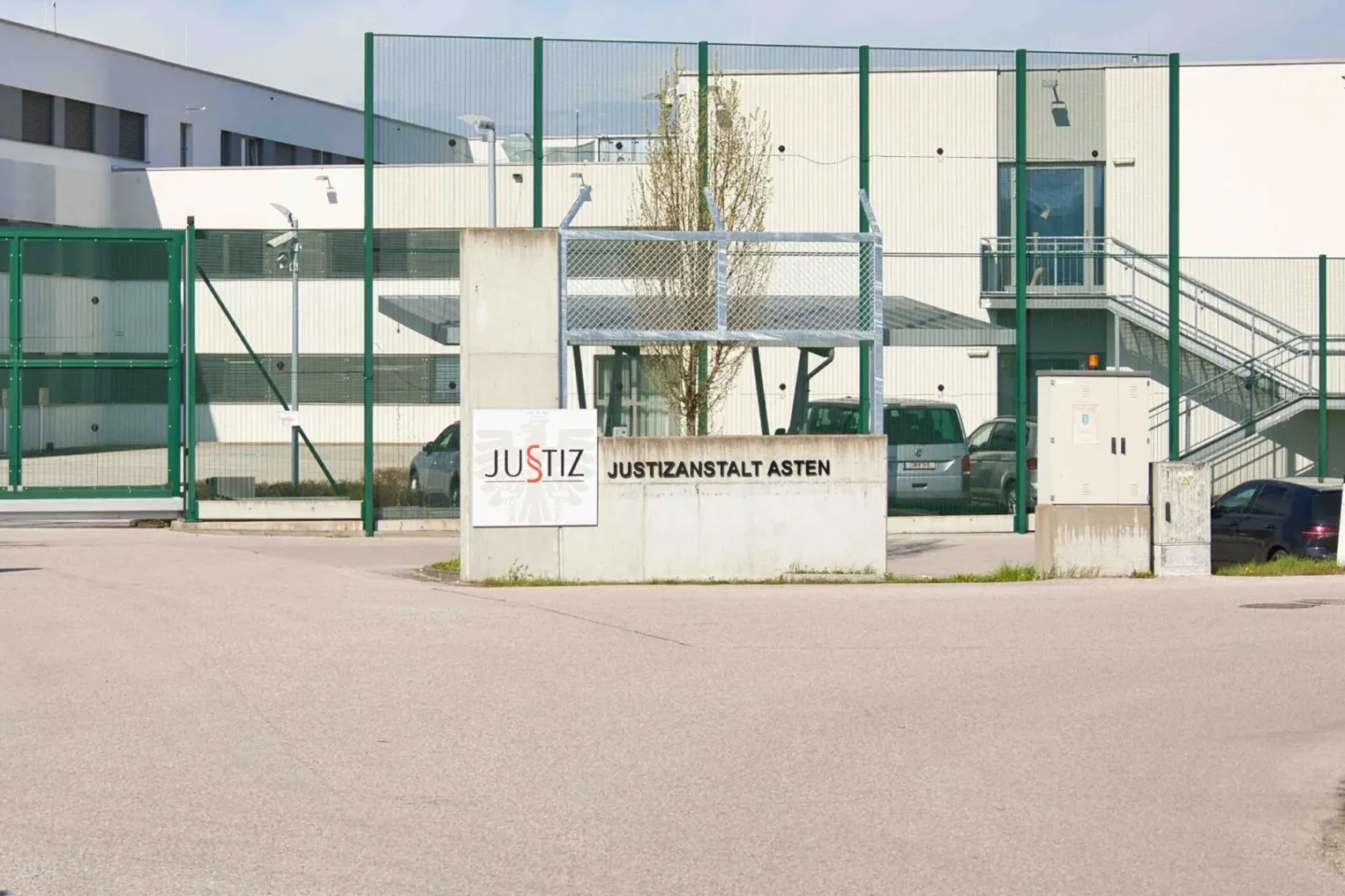 Skandal im Schweinestall: Justizwache-Beamter in flagranti mit Insassin erwischt!