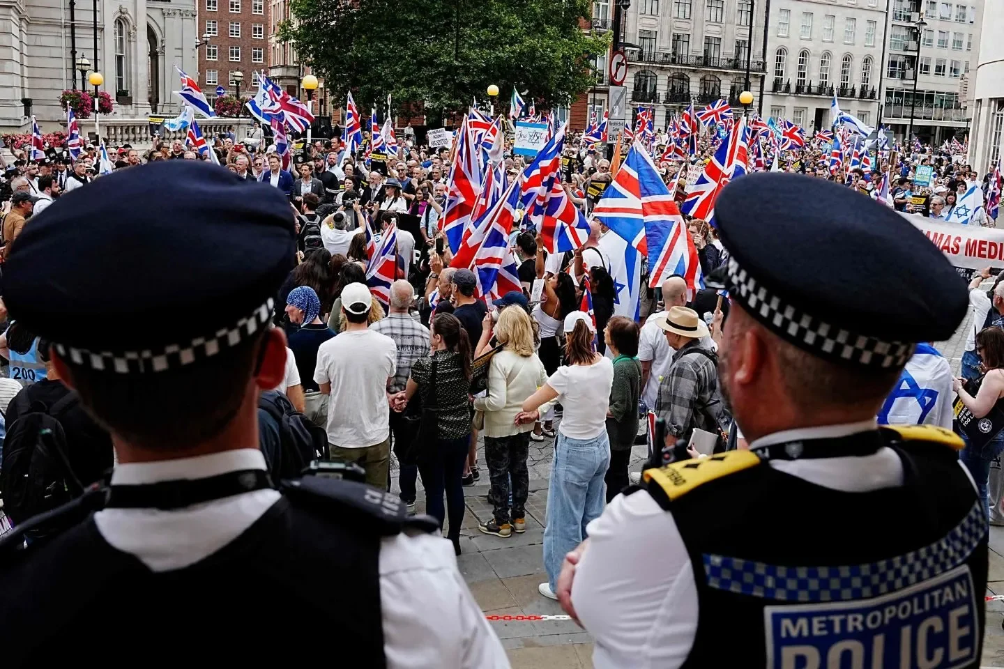 Asyl-Skandal in Großbritannien: Undercover-Recherche entlarvt die dreisten Lügen-Pakete der Berater