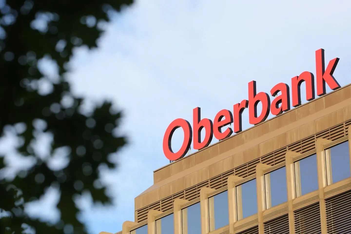 „Bargeld adé: Diese Bank zieht den Stecker!“