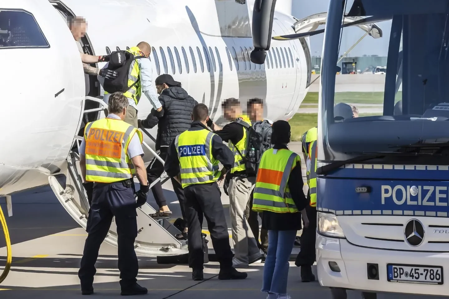 40 Abschiebungen pro Tag: Österreich zieht Bilanz im Asylbereich