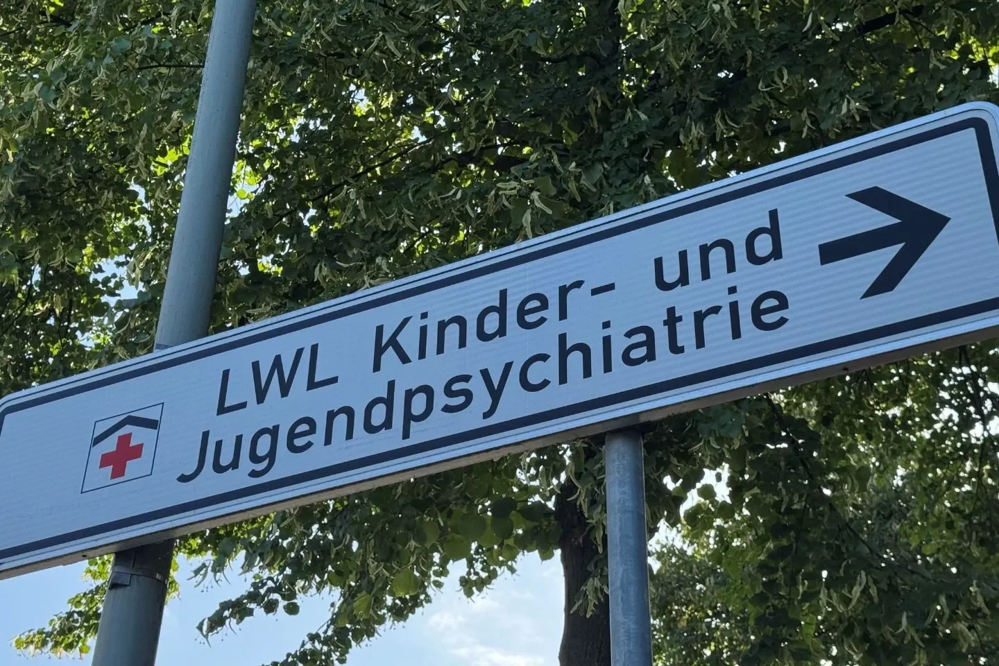 Schock in Paderborn: 13-Jährige Islamistin greift Betreuerin mit Brotmesser an