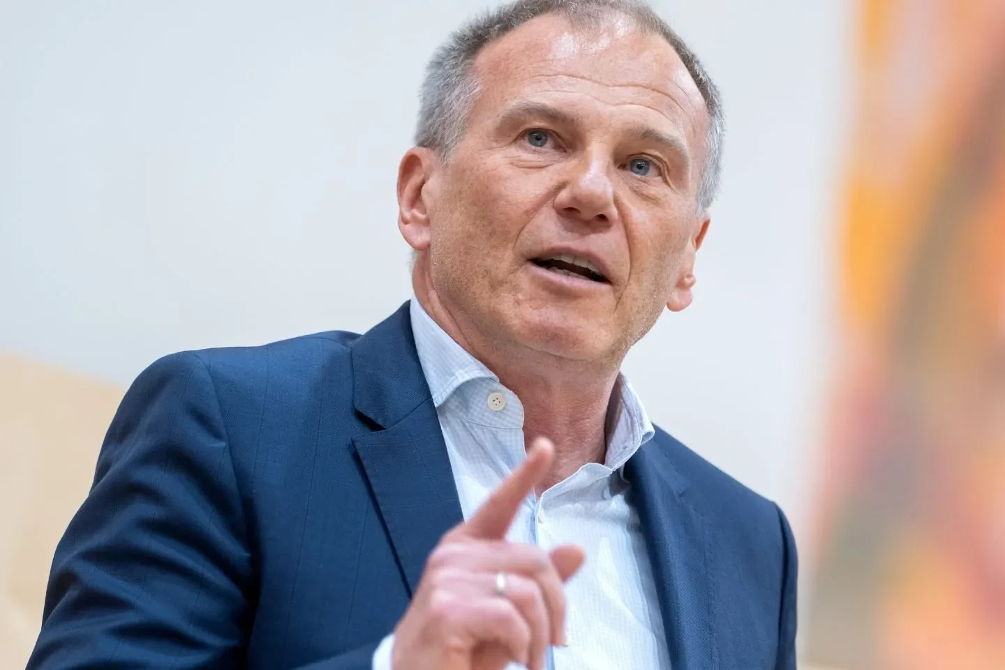 Millionenbetrug mit Promi-Fake-News: So wurden Opfer in die Falle gelockt