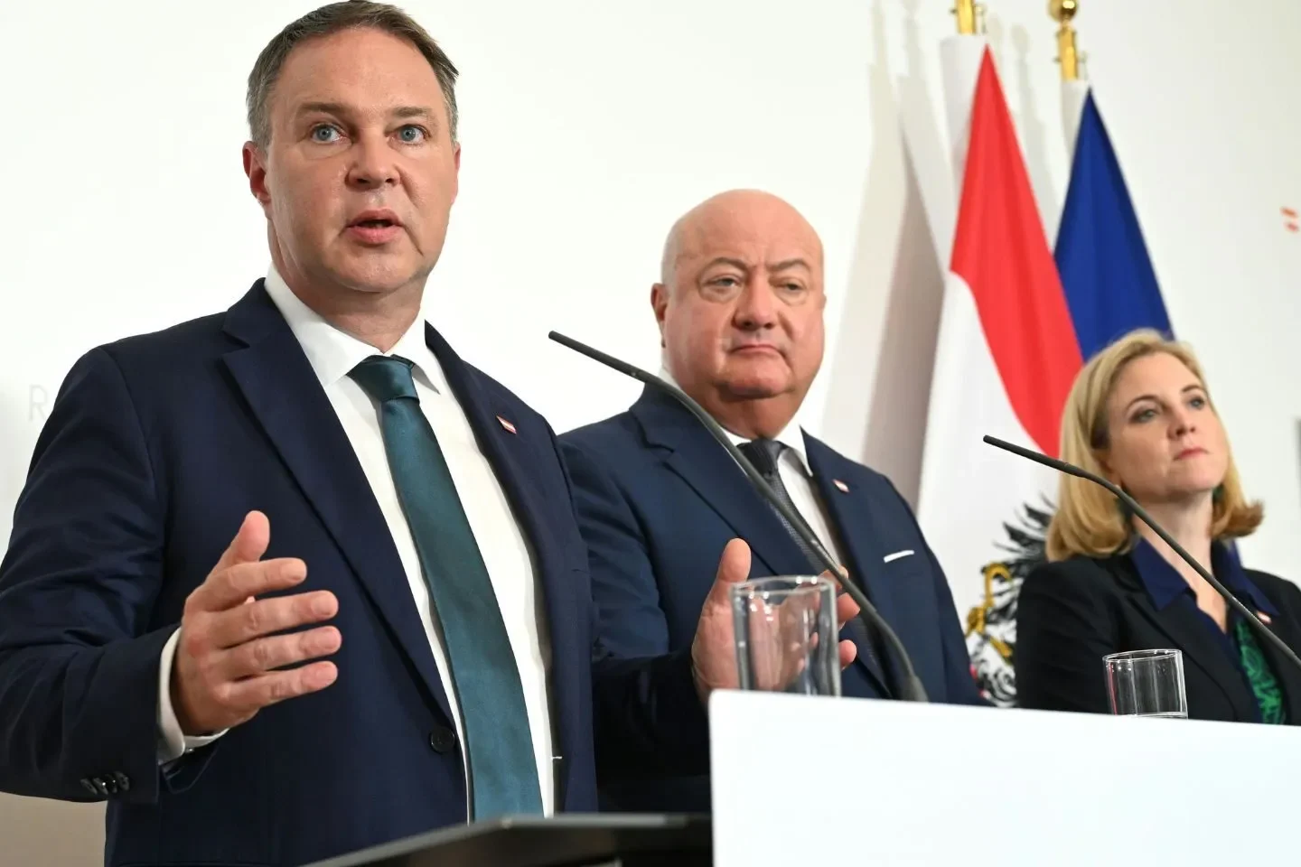 Alarmstufe Rot in Österreichs Medienhäusern: Regierung dreht den Geldhahn zu!