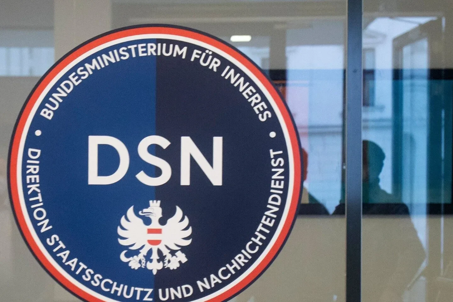 Paukenschlag im Staatsschutz: DSN-Maulwurf gesteht alles!