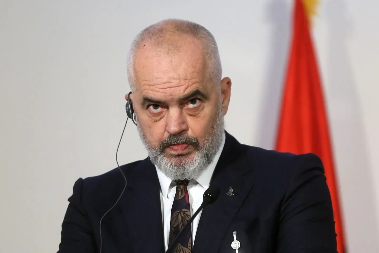 Albaniens KI-Ministerin vor Gericht: Das Korruptions-Experiment geht nach hinten los