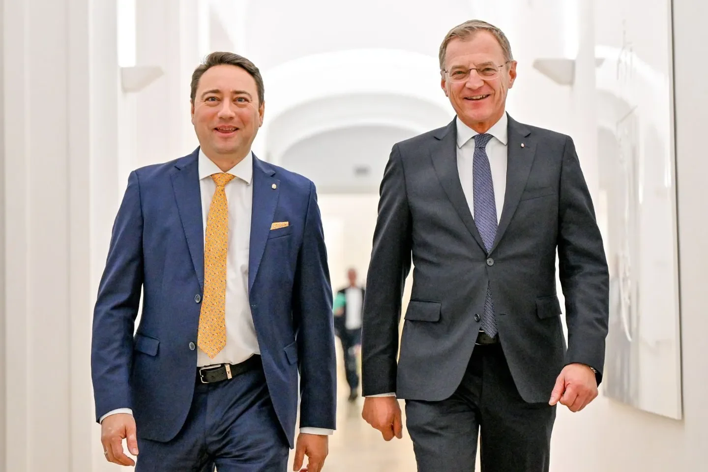 Schlappe für die „Omas gegen Rechts“: FPÖ-Boss Haimbuchner gewinnt Facebook-Streit vor Gericht