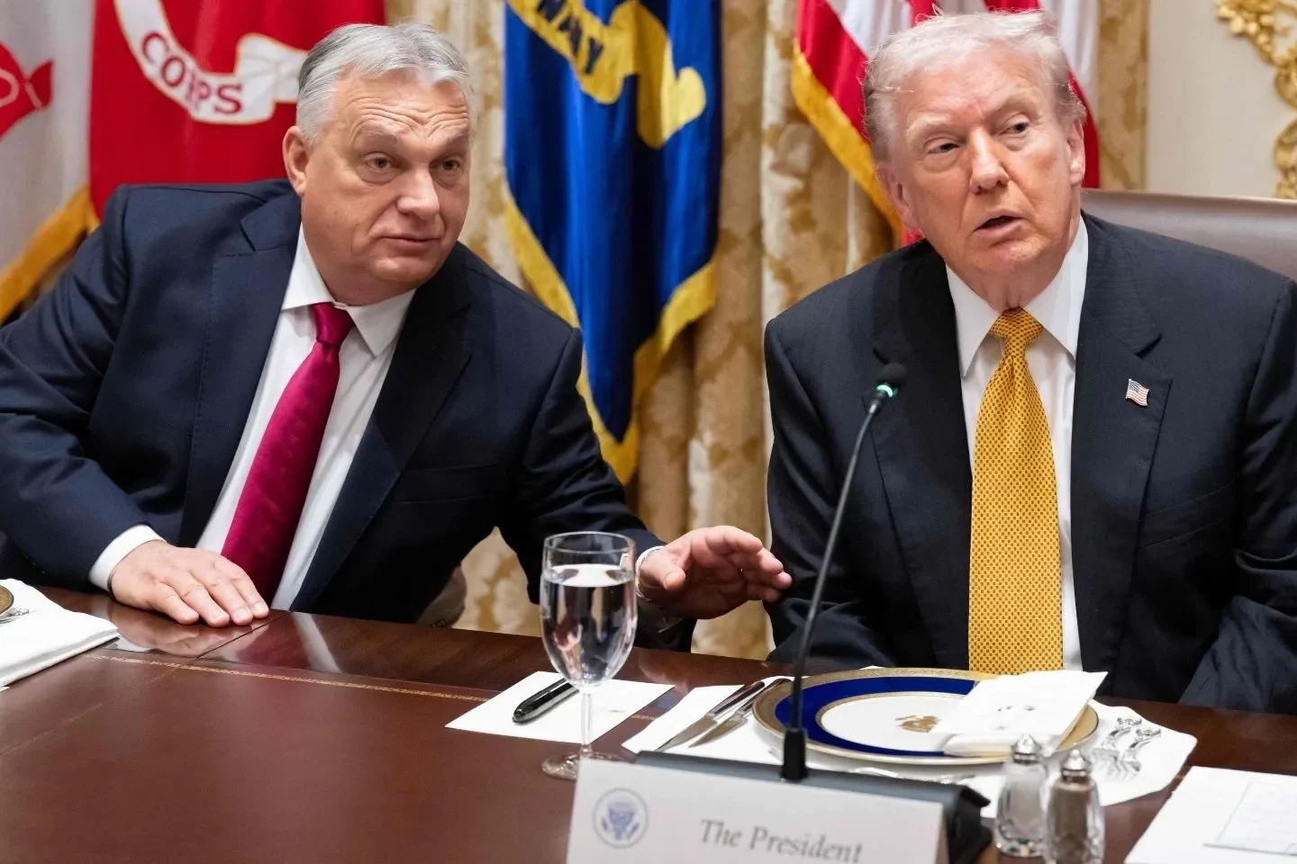 Trump schüttelt Orbán die Hand – und der Rest ist Wahlkampf